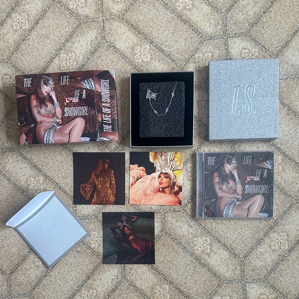 Taylor Swift It’s Beautiful Box Set